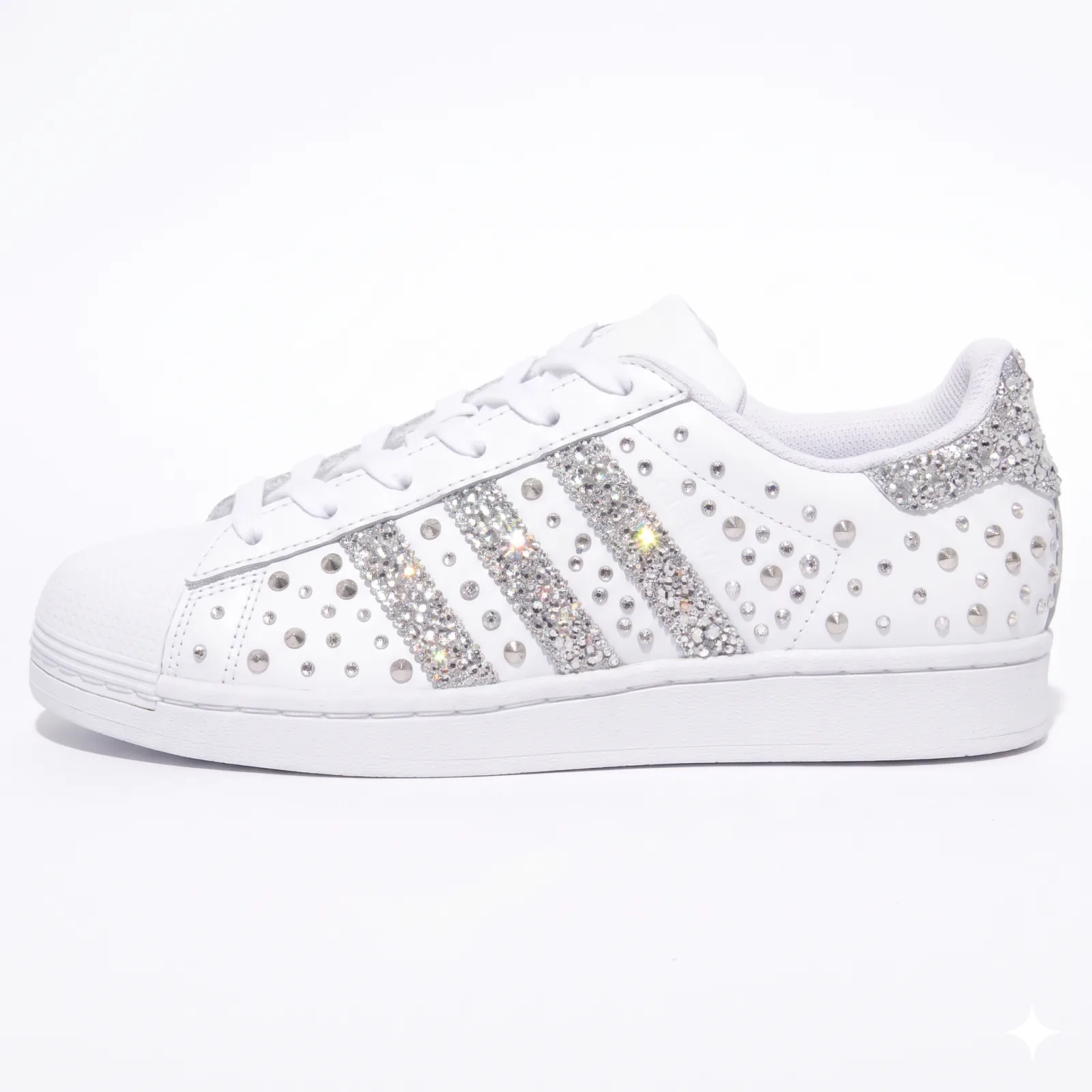 gemini-generated-image-2zvi92zvi92zvi92 Adidas Superstar Glitter Borchie Strass - immagine 1